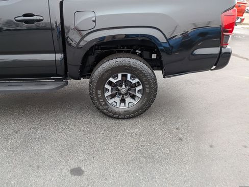 Used 2022 Toyota Tacoma SR image 7