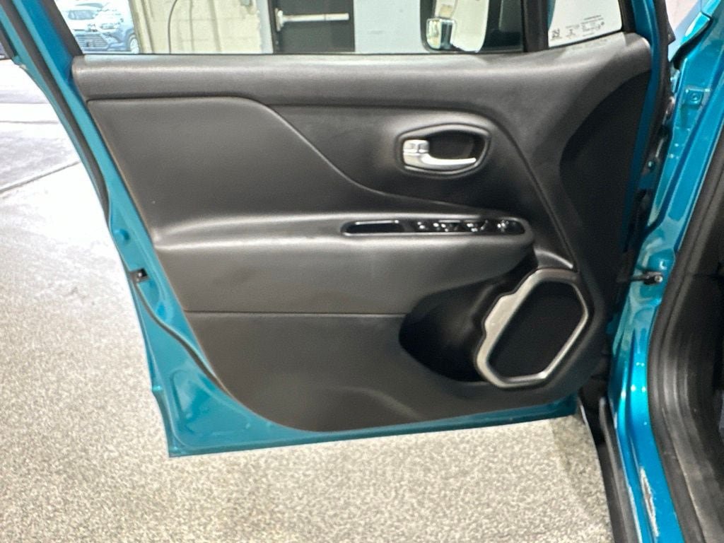 Used 2020 Jeep Renegade Limited AWD/4WD image 12
