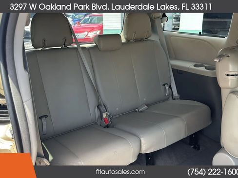 Used 2012 Toyota Sienna LE FWD image 37