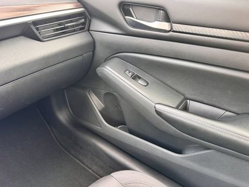Used 2024 Nissan Altima 2.5 SV FWD image 22
