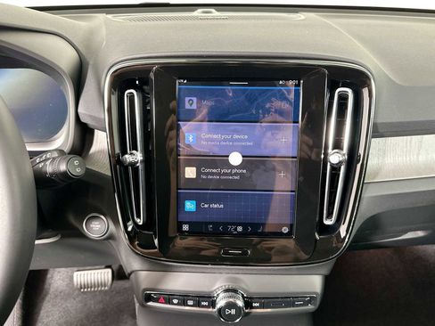 Used 2025 Volvo XC40 B5 Ultra w/ Climate Package image 13