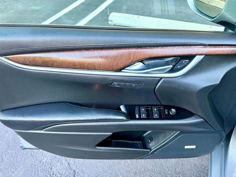 Used 2019 Cadillac XTS Luxury image 11