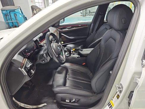 Used 2023 BMW 530i xDrive w/ M Sport Package image 4