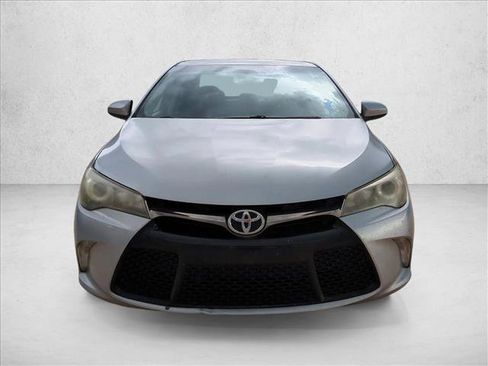 Used 2016 Toyota Camry SE FWD image 2