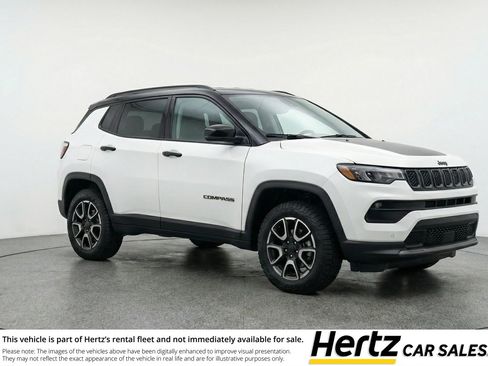 Used 2025 Jeep Compass Trailhawk image 1