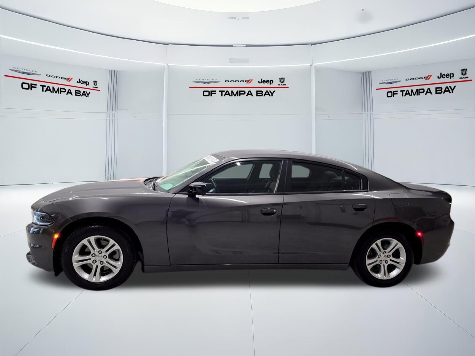 Used 2023 Dodge Charger SXT RWD image 3