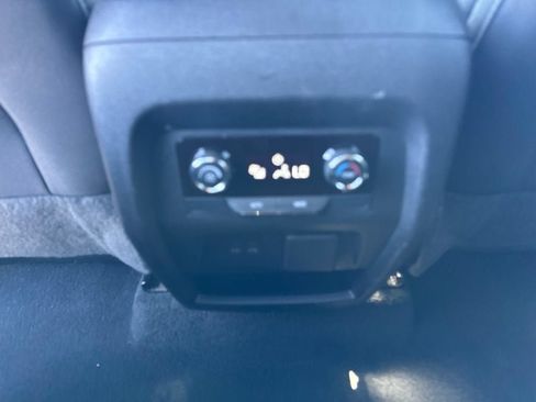 Used 2024 Chevrolet Traverse LT FWD image 14