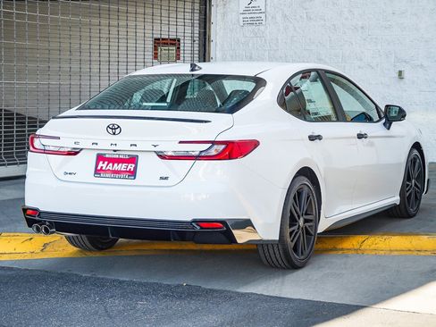 New 2026 Toyota Camry Hybrid FWD image 7