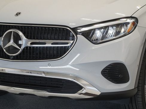 Certified 2025 Mercedes-Benz GLC 300 4MATIC image 6