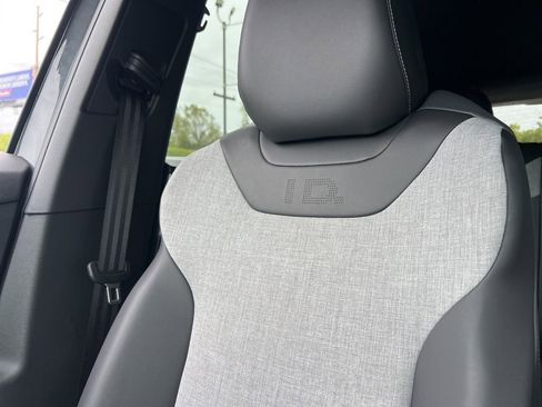 Used 2025 Volkswagen ID.4 Pro image 21