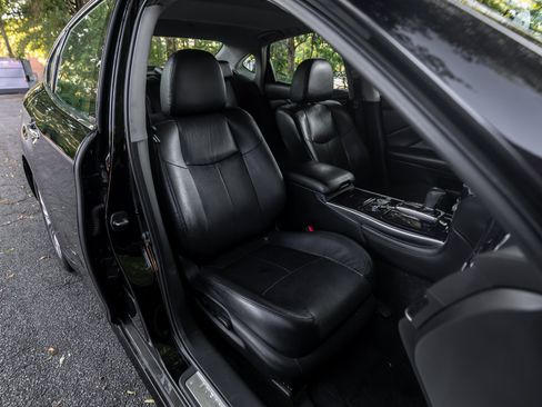 Used 2019 INFINITI Q70 Luxe RWD image 14