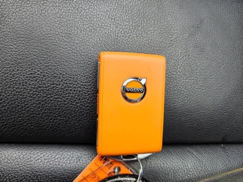 Used 2023 Volvo XC40 B5 Plus image 36