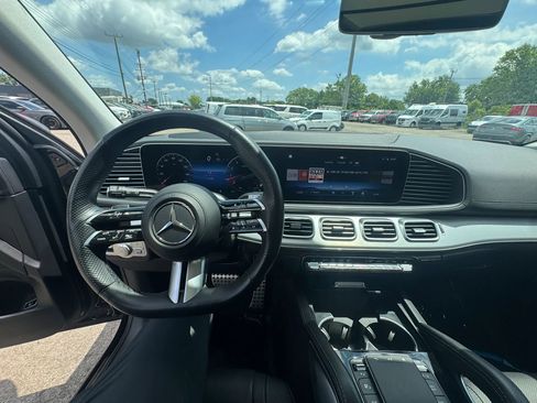 Used 2024 Mercedes-Benz GLS 580 4MATIC w/ Night Package image 18