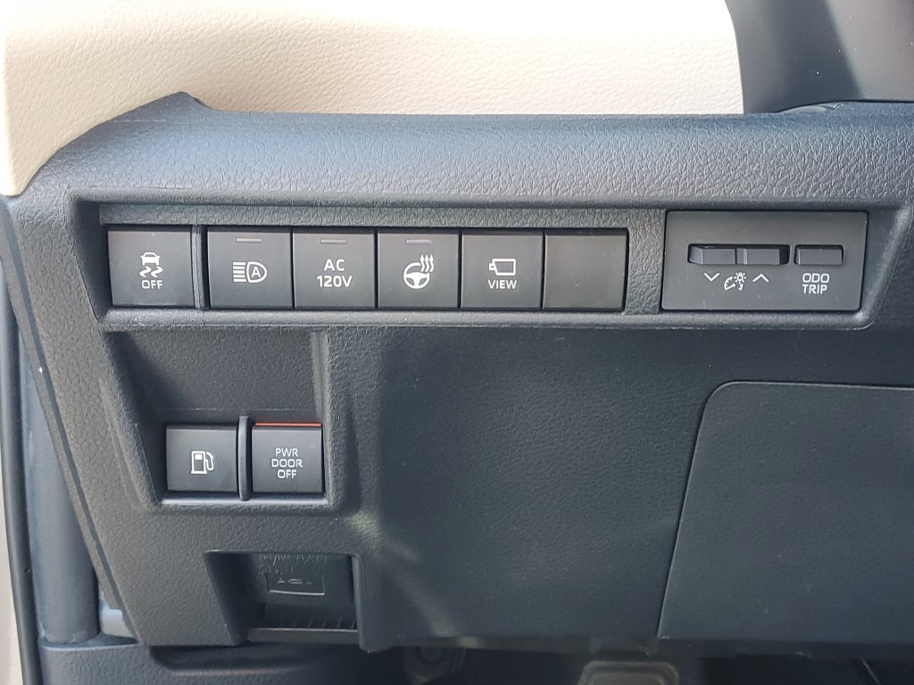 Used 2022 Toyota Sienna Platinum AWD/4WD image 9