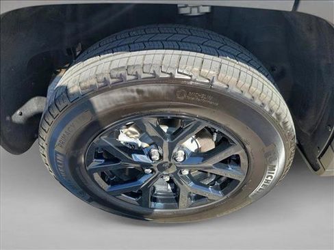 Certified 2025 Jeep Grand Cherokee Altitude image 11