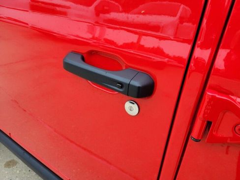Used 2025 Jeep Wrangler Unlimited Sahara AWD/4WD image 10