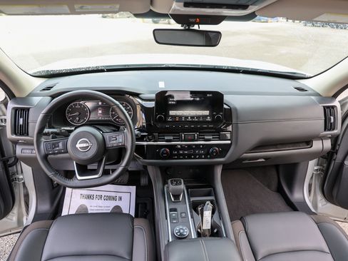 Used 2025 Nissan Pathfinder SL AWD/4WD image 34