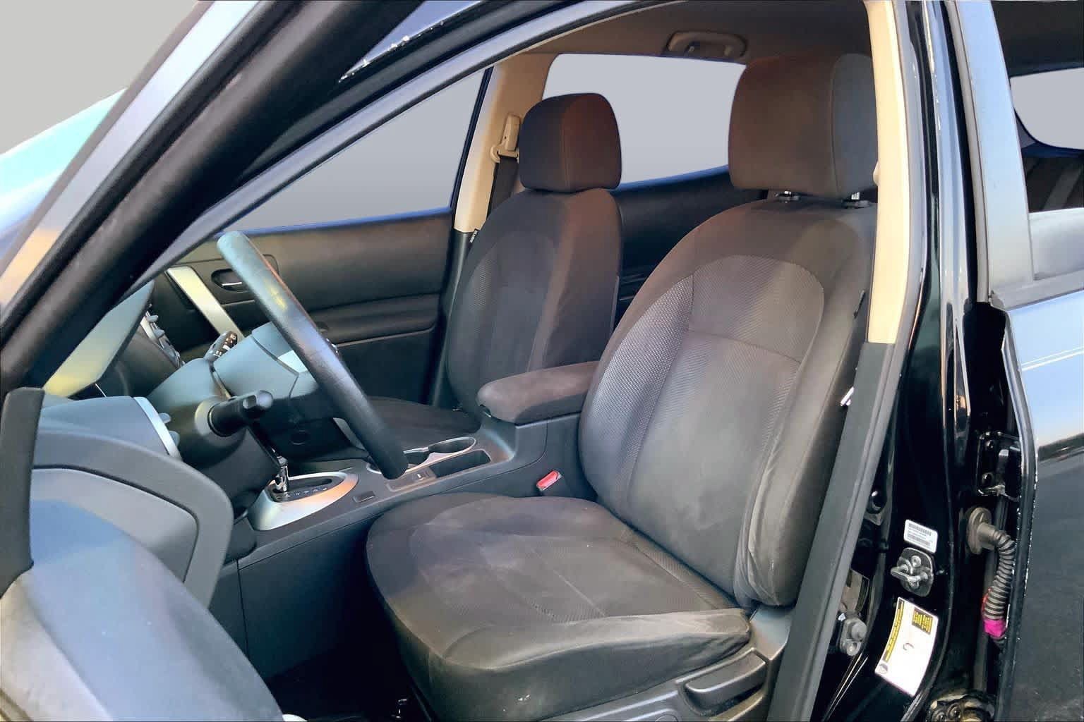 Used 2015 Nissan Rogue S w/ Convenience Package AWD/4WD image 6