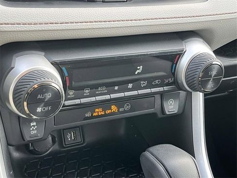 Used 2024 Toyota RAV4 XLE image 27