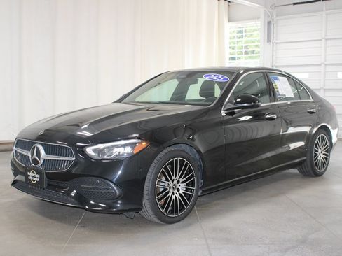 Used 2025 Mercedes-Benz C 300 Sedan image 3
