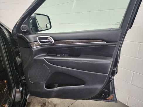 Used 2018 Jeep Grand Cherokee Overland AWD/4WD image 33
