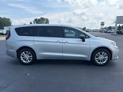 New 2026 Chrysler Pacifica Select AWD/4WD image 6