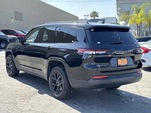 Used 2024 Jeep Grand Cherokee L Laredo image 5