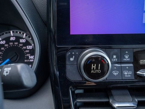 Certified 2023 Toyota Highlander Bronze Edition image 18