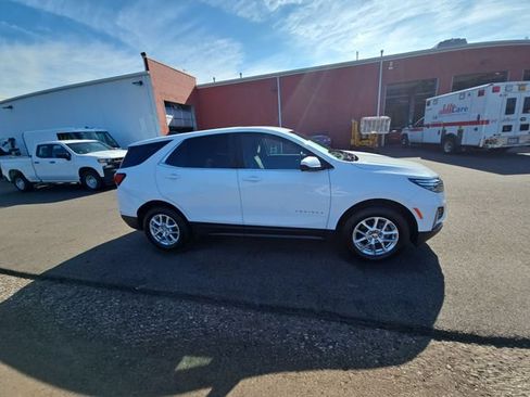Used 2023 Chevrolet Equinox LT AWD/4WD image 3