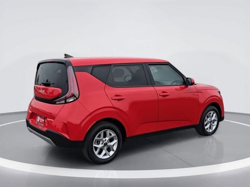 Used 2024 Kia Soul LX w/ Option Group 015 FWD image 8