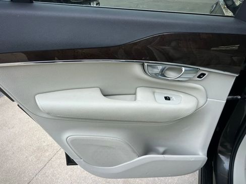 Used 2018 Volvo XC90 T5 Momentum w/ Convenience Package image 22