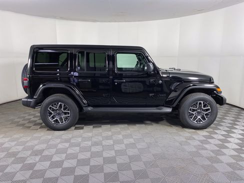 New 2026 Jeep Wrangler Unlimited Sahara AWD/4WD image 6