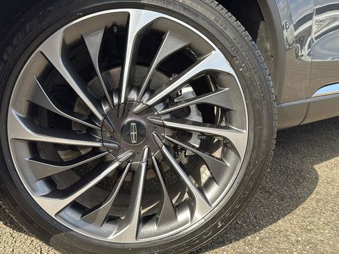 Used 2023 Lincoln Aviator Reserve w/ Equipment Group 201A image 9