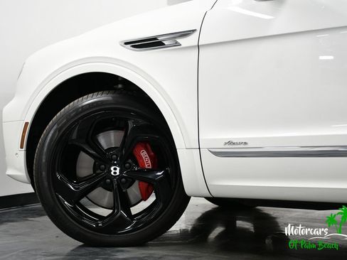 Used 2023 Bentley Bentayga AWD/4WD image 10