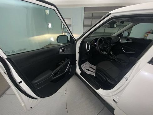 Used 2023 Kia Soul LX w/ Option Group 015 FWD image 11