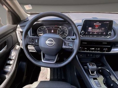 Certified 2026 Nissan Rogue SV FWD image 5