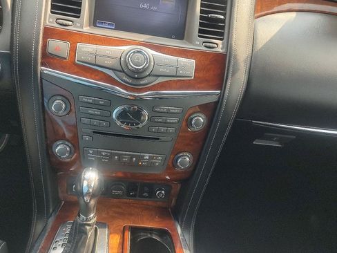 Used 2015 INFINITI QX80 4WD w/ Deluxe Technology Package image 16