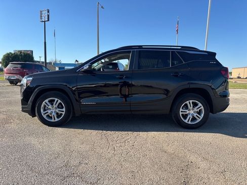 Used 2023 GMC Terrain SLE w/ Driver Convenience Package FWD image 3