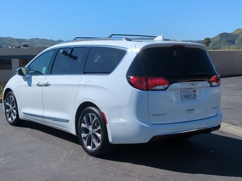 Used 2020 Chrysler Pacifica Limited w/ Tire & Wheel Group image 8