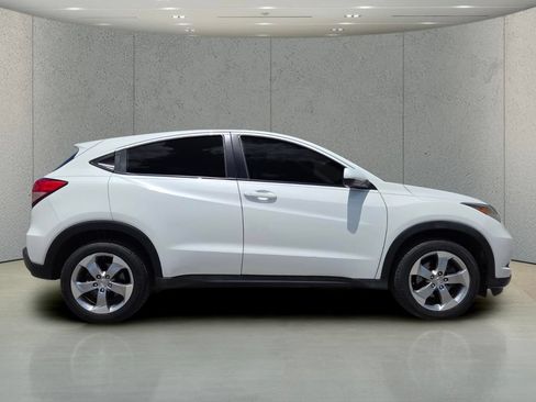 Used 2017 Honda HR-V LX image 3