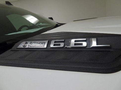 Used 2024 Chevrolet Silverado 2500 LT w/ Convenience Package image 9