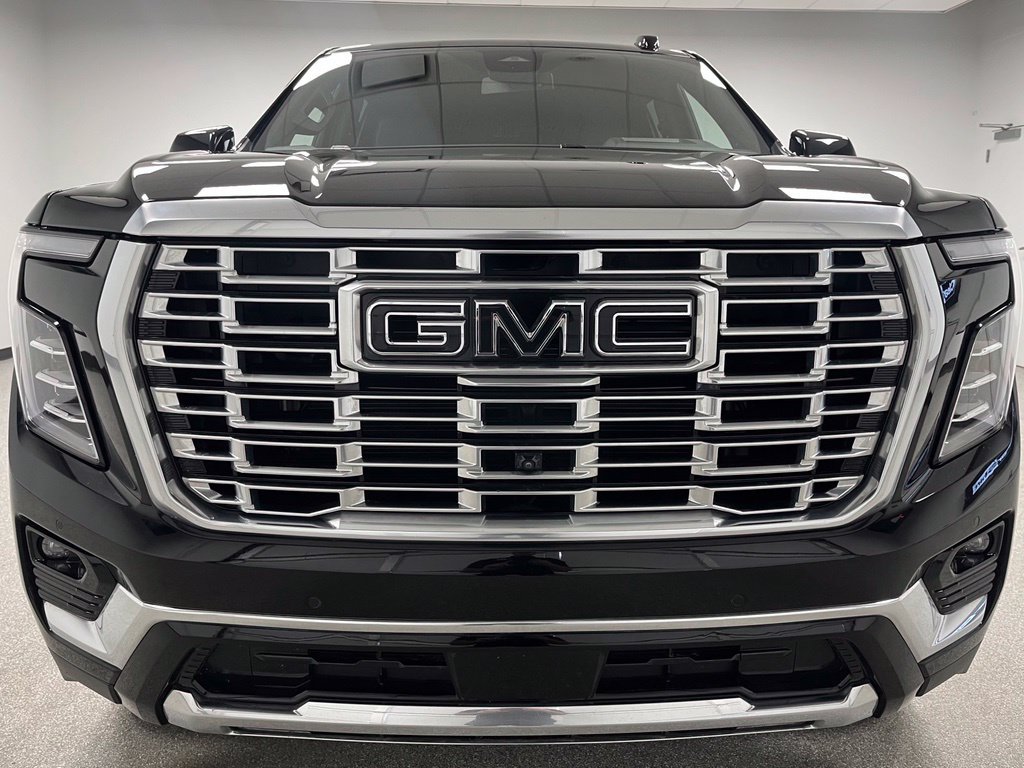 Used 2025 GMC Yukon Denali w/ LPO, Floor Liner Package AWD/4WD image 3