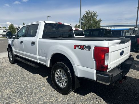 Used 2017 Ford F250 XLT w/ FX4 Off-Road Package AWD/4WD image 12