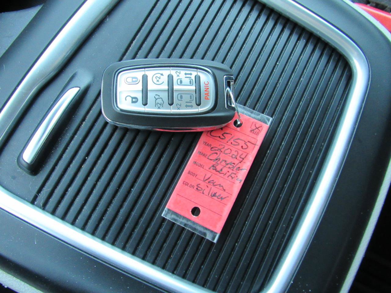 Used 2024 Chrysler Pacifica Touring-L FWD image 14