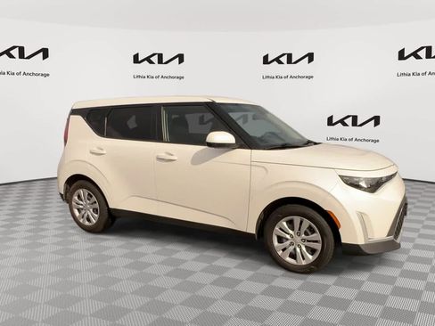 Used 2023 Kia Soul S FWD image 2
