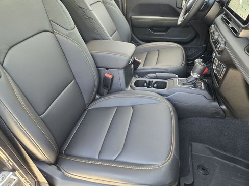 New 2025 Jeep Gladiator Sport image 12