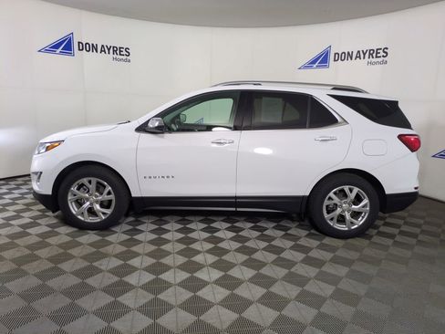 Used 2018 Chevrolet Equinox Premier image 2