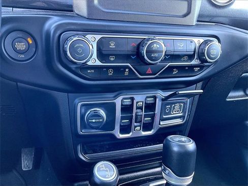 Used 2020 Jeep Wrangler Unlimited Sahara image 24