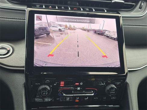 New 2025 Jeep Grand Cherokee Limited image 11