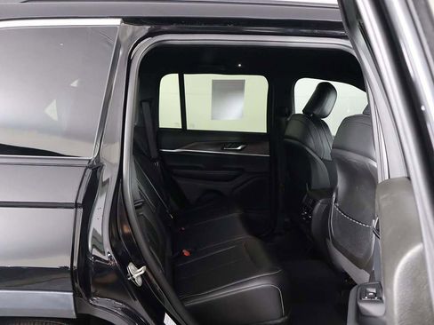 Used 2024 Jeep Grand Cherokee Limited image 33